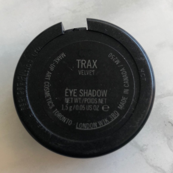 🌼 2/$15 Mac eyeshadow - Picture 3 of 6